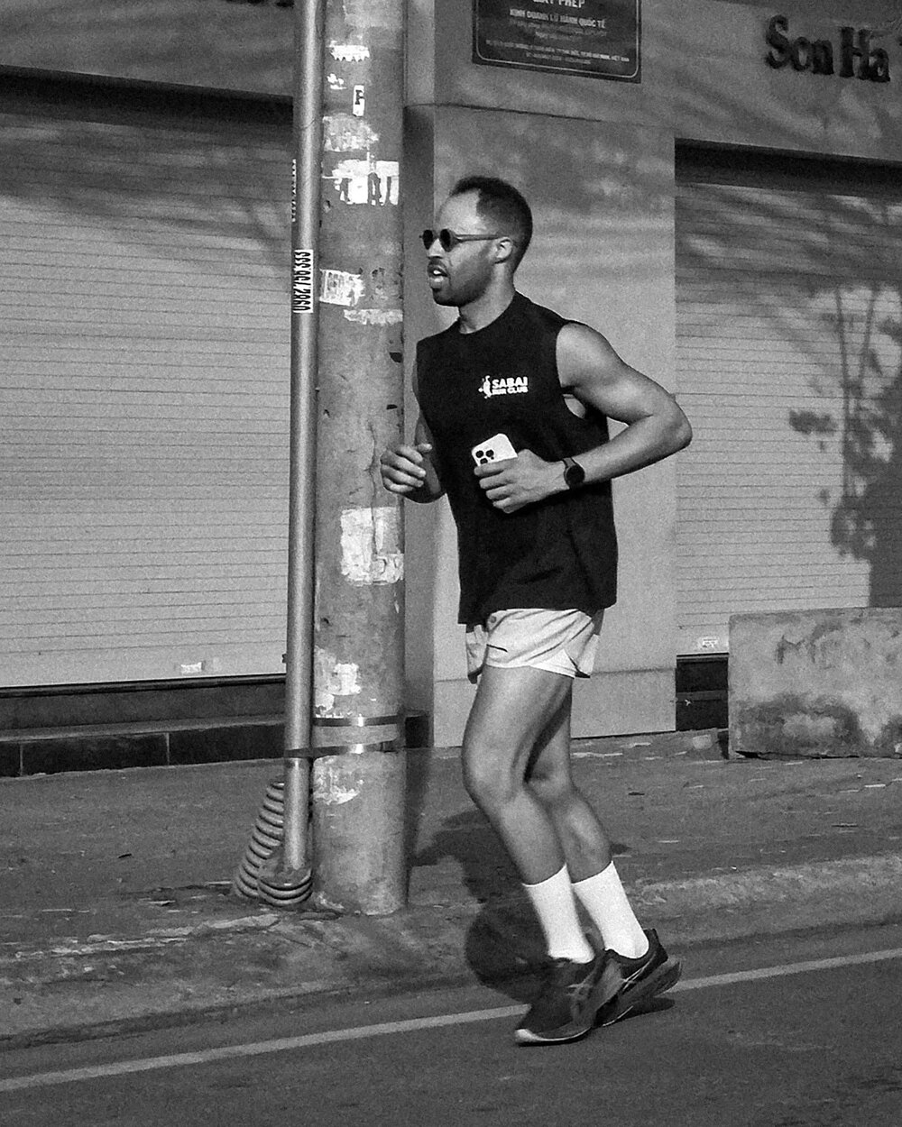 Elliott Callender running at Sabai Run Club in Bangkok